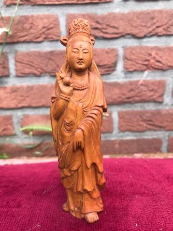 handgestoken topbeeldje van Kwanyin beschikbaar voor biedingen