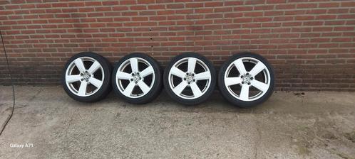 Audi RS4 / RS6 Look! Old Velgen 235/40 R18 inch met VW logo, Auto-onderdelen, Banden en Velgen, Winterbanden, 18 inch, 235 mm