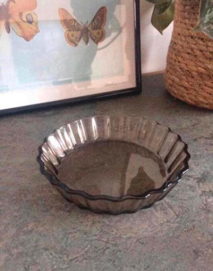 💝 Vintage retro ARCOPAL quiche schaaltje rookglas bruin, Huis en Inrichting, Keuken | Servies, Zo goed als nieuw, Overige typen