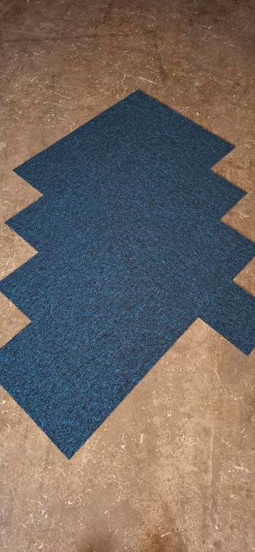 Nieuw mooie blauwe tapijttegels voor €0,40 per stuk beschikbaar voor biedingen