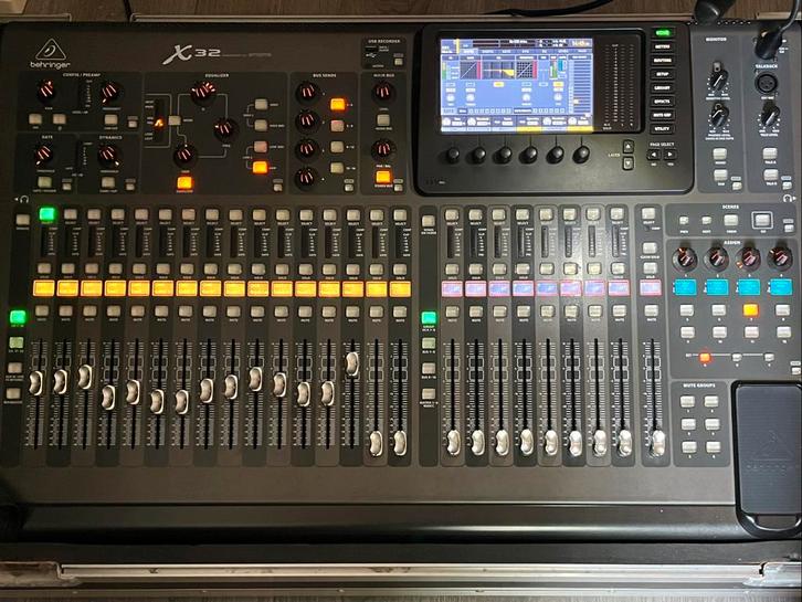 Behringer X32 in flightcase met stofhoes, Muziek en Instrumenten, Mengpanelen, Gebruikt, 20 kanalen of meer, Microfooningang, Ophalen