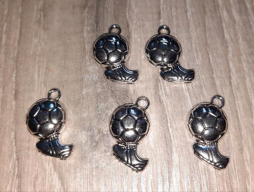 Voetbalhanger, Hobby en Vrije tijd, Kralen en Sieraden maken, Nieuw, Bedel, Ophalen of Verzenden