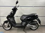 Peugeot Kisbee 2011 scooter ( Geel ), Fietsen en Brommers, Scooters | Peugeot, Ophalen, Gebruikt, Overige modellen, Maximaal 45 km/u