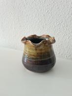 Bruine gele vaas van daan kromhout dk. 9 Cm hoog., Huis en Inrichting, Woonaccessoires | Vazen, Geel, Aardewerk of Porselein, Nieuw
