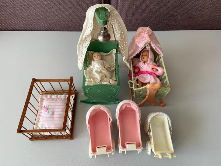 Vintage Pop Popje Barbie Wieg Ledikant Box Kinderwagen, Verzamelen, Poppen, Gebruikt, Pop, Ophalen of Verzenden