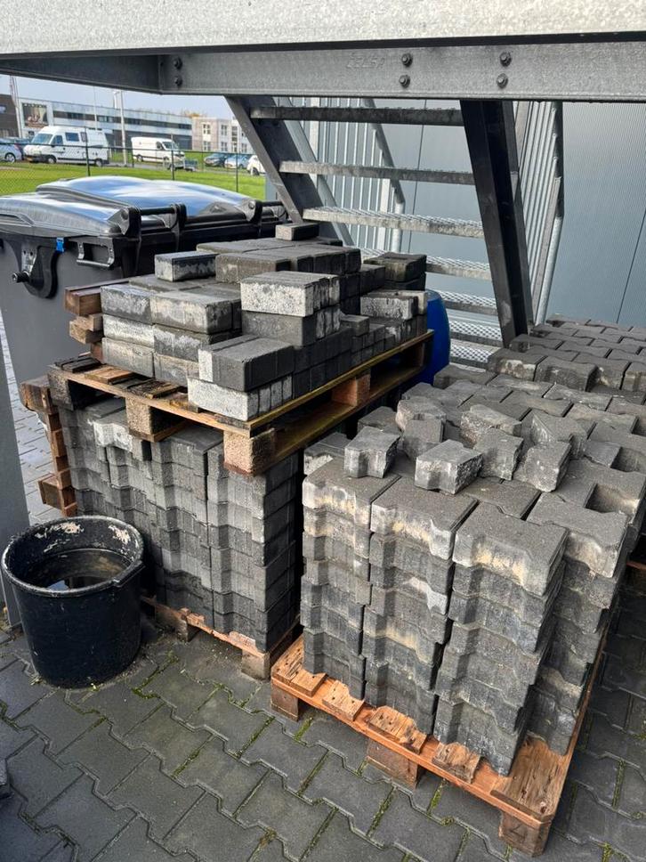 Nieuwe 24 m2 antraciet/zwart H klinkers/straatstenen, Tuin en Terras, Tegels en Klinkers, Nieuw, Klinkers, Beton, 10 m² of meer