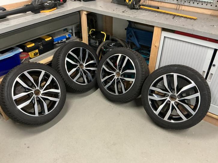 VW velgen met z.g.a.n. winterbanden 225 45 17, Auto-onderdelen, Banden en Velgen, Winterbanden, 17 inch, 225 mm, Ophalen