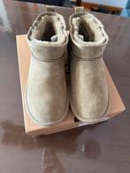 Uggs Mini - Maat 40, Kleding | Dames, Schoenen, Beige, Lage of Enkellaarzen, Nieuw, Ophalen of Verzenden