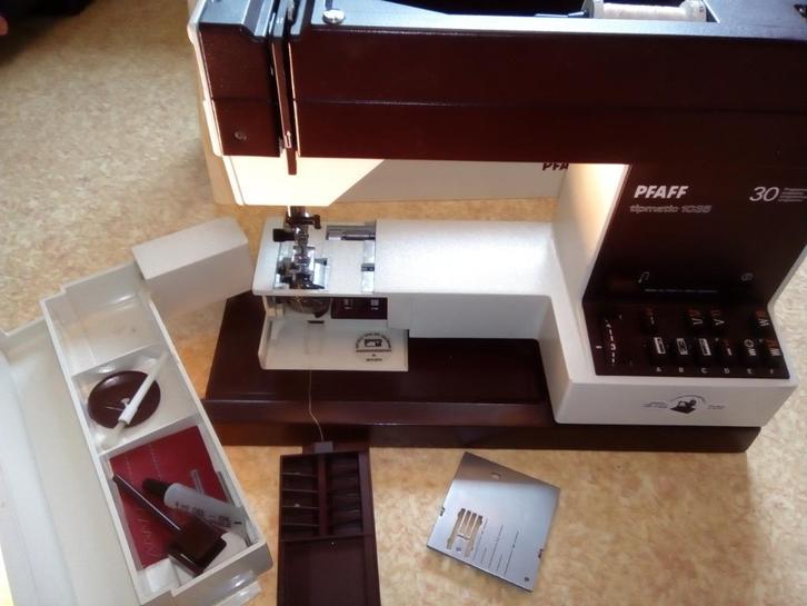 naaimachine Pfaff Tipmatic 1035, Hobby en Vrije tijd, Naaimachines en Toebehoren, Zo goed als nieuw, Naaimachine, Pfaff, Ophalen