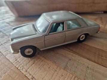 Corgi (285-A-1) Mercedes-Benz 240D Sedan

 beschikbaar voor biedingen