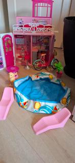 Barbiehuis, barbiezwembad en vele toebehoren te koop, Kinderen en Baby's, Speelgoed | Poppenhuizen, Ophalen of Verzenden, Gebruikt