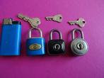 3X OUDE HANGSLOTJES HANGSLOT + SLEUTEL SLOT SLOTEN KISTJE, Antiek en Kunst, Ophalen of Verzenden