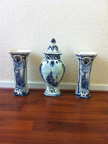DELFTSBLAUW KAST STEL 3 DELIG beschikbaar voor biedingen