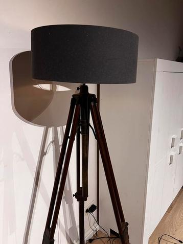 Vloerlamp 3 poten prachtig beschikbaar voor biedingen