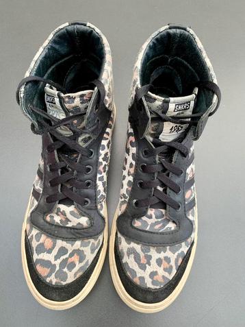 TE KOOP: leren meisjes sneakers van Piedro maat 41 ZGAN beschikbaar voor biedingen