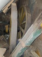 As met karrewielen. Heel oud.Diameter wiel ca. 1.40 mtr, Antiek en Kunst, Ophalen