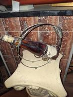 een wijn schenker met slot en de sleutels en stof, Ophalen of Verzenden