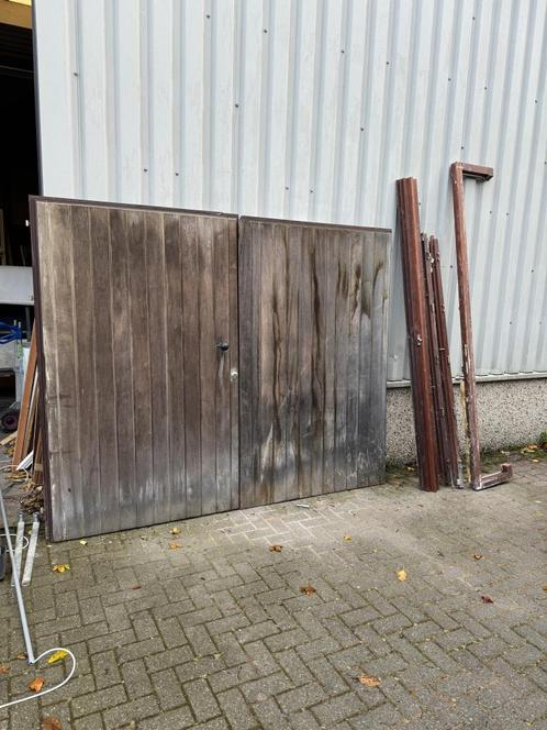 Prachtige dubbele garagedeuren in paddoek, Doe-het-zelf en Verbouw, Deuren en Horren, Zo goed als nieuw, Garagedeur, 200 tot 215 cm