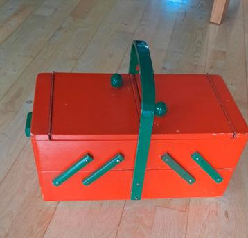 Naaiboxje retro  beschikbaar voor biedingen
