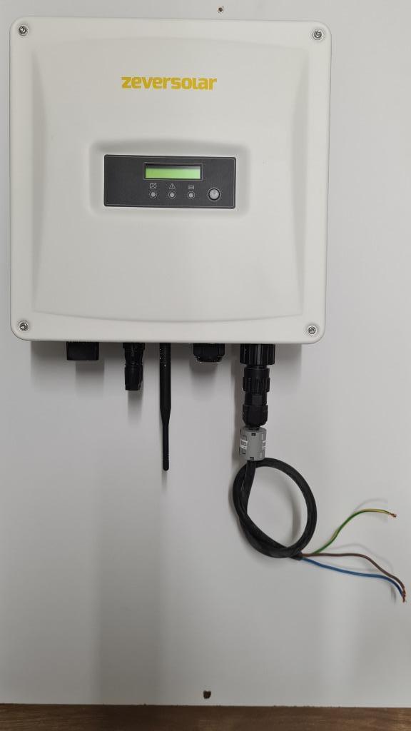 Zonnepaneel omvormer, Doe-het-zelf en Verbouw, Overige Doe-het-zelf en Verbouw, Zo goed als nieuw, Ophalen of Verzenden