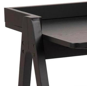Zwart Bureau beschikbaar voor biedingen