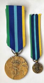 Koninklijke Marine medaille in doos met miniatuur, Ophalen of Verzenden, Marine, Nederland, Lintje, Medaille of Wings