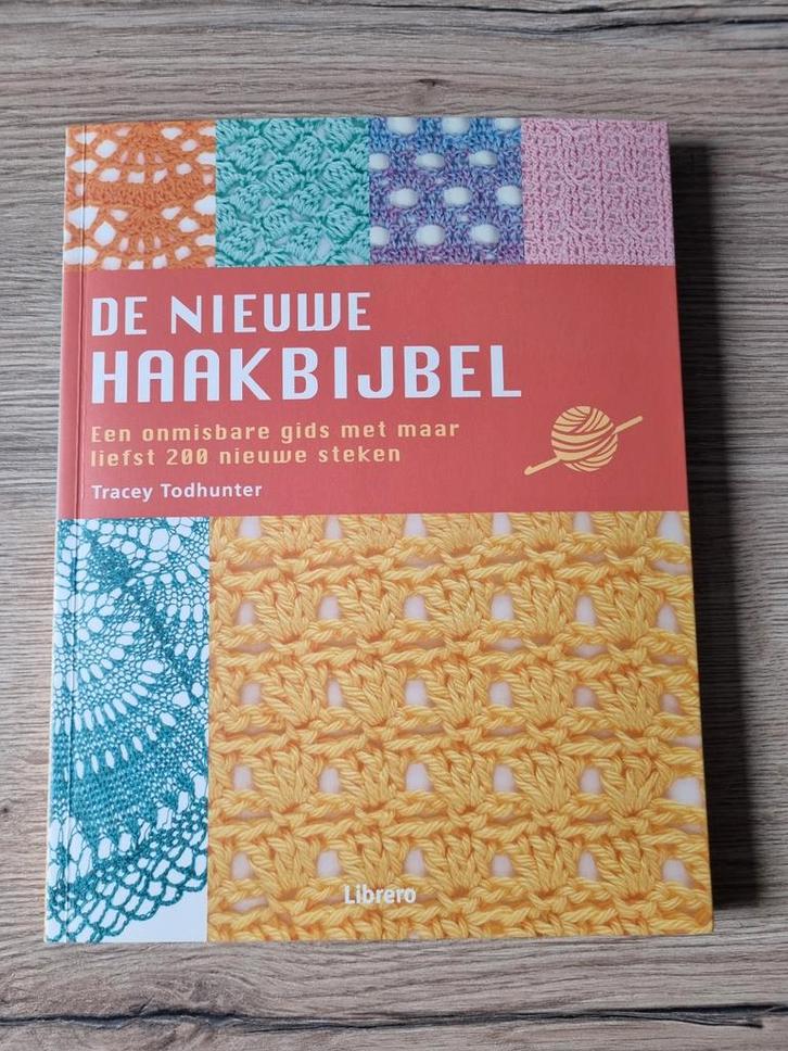 De Nieuwe Haakbijbel - Tracey Todhunter, Hobby en Vrije tijd, Breien en Haken, Zo goed als nieuw, Haken, Patroon of Boek, Ophalen of Verzenden