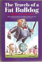 George Courtauld - The Travels of a Fat Bulldog, Boeken, Gelezen, Fictie, Ophalen of Verzenden, George Courtauld