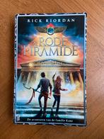 De Rode Piramide - Rick Riordan, Ophalen of Verzenden, Gelezen