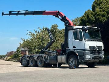Mercedes-Benz Arocs 3251 8x4 TRIPLE!28TM KRAAN/HAAK!EURO6!TO beschikbaar voor biedingen