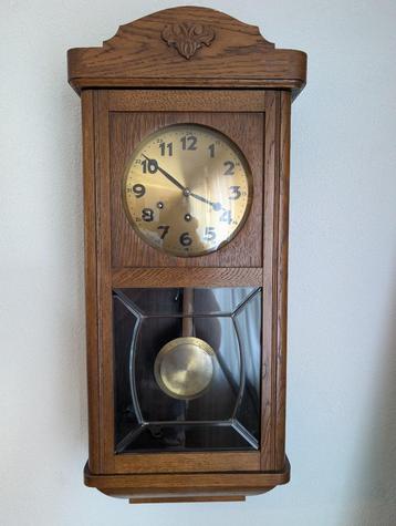 Antieke Houten Wandklok / Pendule met Slinger beschikbaar voor biedingen