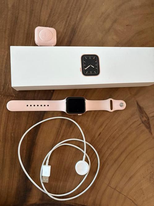 Apple watch series 5 44mm, Sieraden, Tassen en Uiterlijk, Smartwatches, Zo goed als nieuw, iOS, Roze, Ophalen of Verzenden