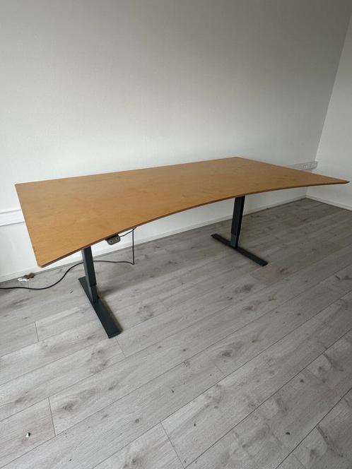 Elektrisch zit-sta bureau - 200x110cm - Groot, Huis en Inrichting, Bureaus, Gebruikt, Stabureau, Elektrisch, In hoogte verstelbaar