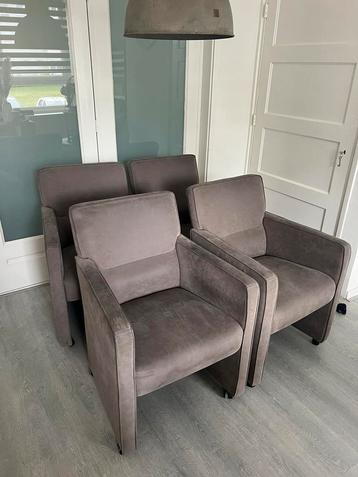 4x Luxe eetkamerstoelen op wieltjes – Taupe microvezel beschikbaar voor biedingen