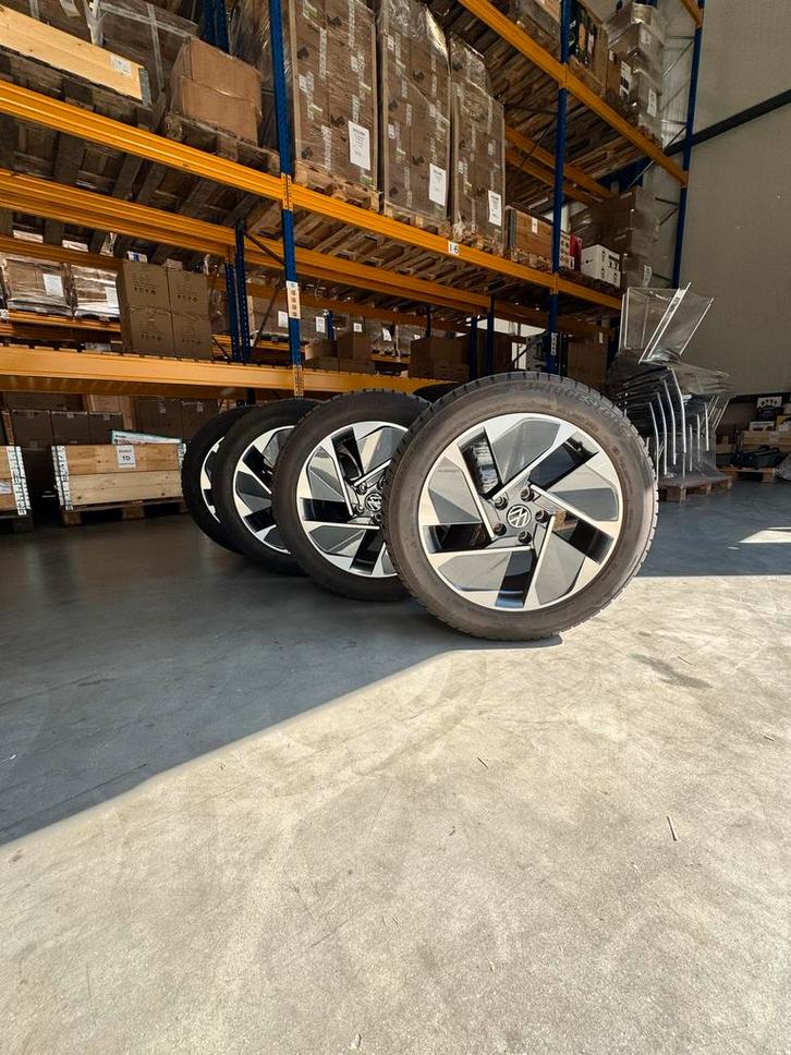 Winterbandenset VW ID3 / Cupra Born - Complete Set, Auto-onderdelen, Banden en Velgen, Banden en Velgen, Winterbanden, 18 inch