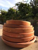 Oude terracotta schoteltjes onderschalen onderzetters, Tuin en Terras, Bloempotten, 25 tot 40 cm, Rond, Zo goed als nieuw, Minder dan 40 cm