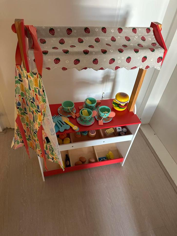 Leuke houten speelgoed winkel kraam met boodschappen., Kinderen en Baby's, Speelgoed | Speelkeukens, Gebruikt, Speelkeuken, Hout