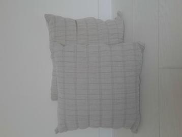 Woonkussens 2 stuks. beschikbaar voor biedingen