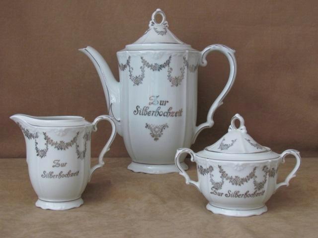 EEN VERZILVERD PORSERLEIN DUITS BRUID SERVIES, Antiek en Kunst, Antiek | Servies compleet, Ophalen of Verzenden