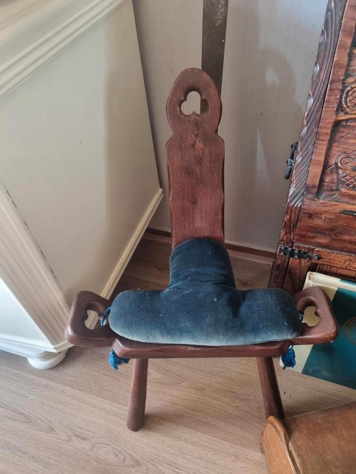 Brutalistisch Spaans Stoeltje, Huis en Inrichting, Stoelen, Gebruikt, Eén, Hout, Stof, Bruin, Ophalen