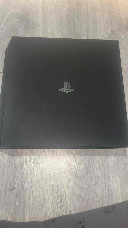PlayStation 4 Pro + PS4 + 3 controllers - compleet., Spelcomputers en Games, Spelcomputers | Sony PlayStation 4, Zo goed als nieuw