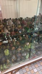 Vitrinekast met kikkercollectie, Verzamelen, Beelden en Beeldjes, Ophalen, Gebruikt, Dier