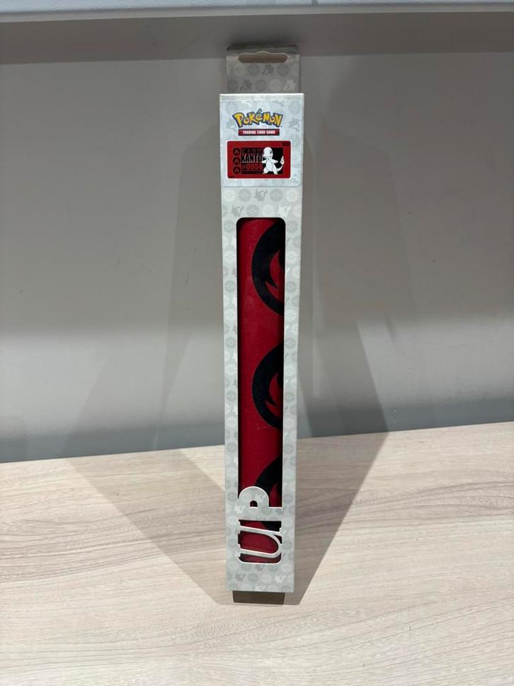 Ultra Pro Playmat Pokemon Kanto #0004 Charmander, Hobby en Vrije tijd, Verzamelkaartspellen | Pokémon, Zo goed als nieuw, Ophalen of Verzenden