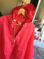 Prachtige Quechua regenjas. Maat L. Kleur tussen rood/paars, Ophalen of Verzenden, Zo goed als nieuw, Regenjas