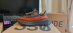 Yeezy 350 V2 Carbon Beluga 43 1/3, Nieuw, Ophalen of Verzenden, Yeezy, Sneakers of Gympen