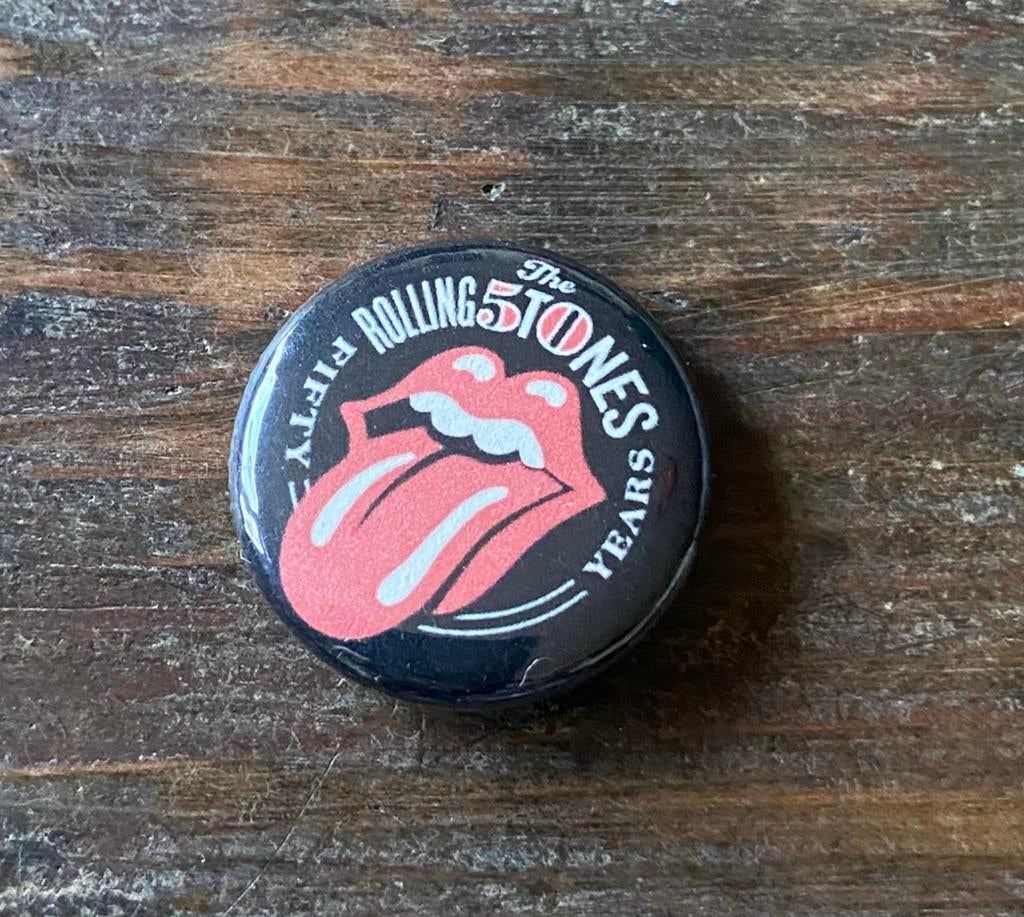 ROLLING STONES button, Verzamelen, Speldjes, Pins en Buttons, Ophalen of Verzenden, Gebruikt, Button