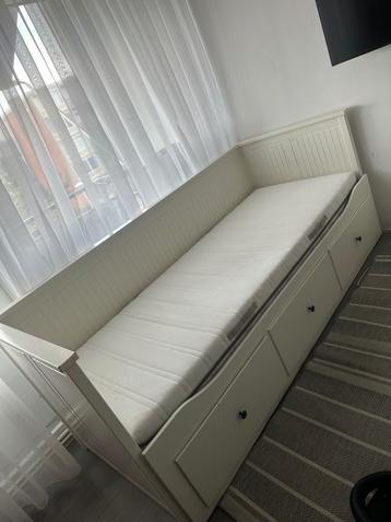 Hemnes bed 