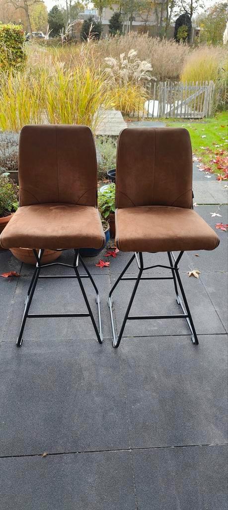 2 Xooon barkrukken in nette staat, Huis en Inrichting, Stoelen, Zo goed als nieuw, Twee, Metaal, Stof, Bruin, Ophalen