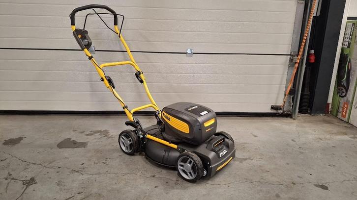 Stiga Multiclip 747 SAE accu gazonmaaier, Tuin en Terras, Grasmaaiers, Zo goed als nieuw, Accu-grasmaaier, 40 t/m 49 cm, Cirkelmaaier