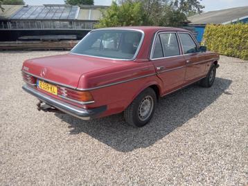 Mercedes-Benz Mercedes 240D 1983 Rood beschikbaar voor biedingen